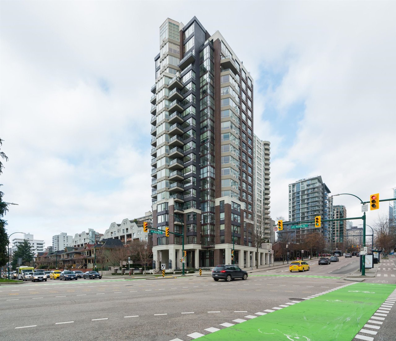 1007-1003 Pacific St