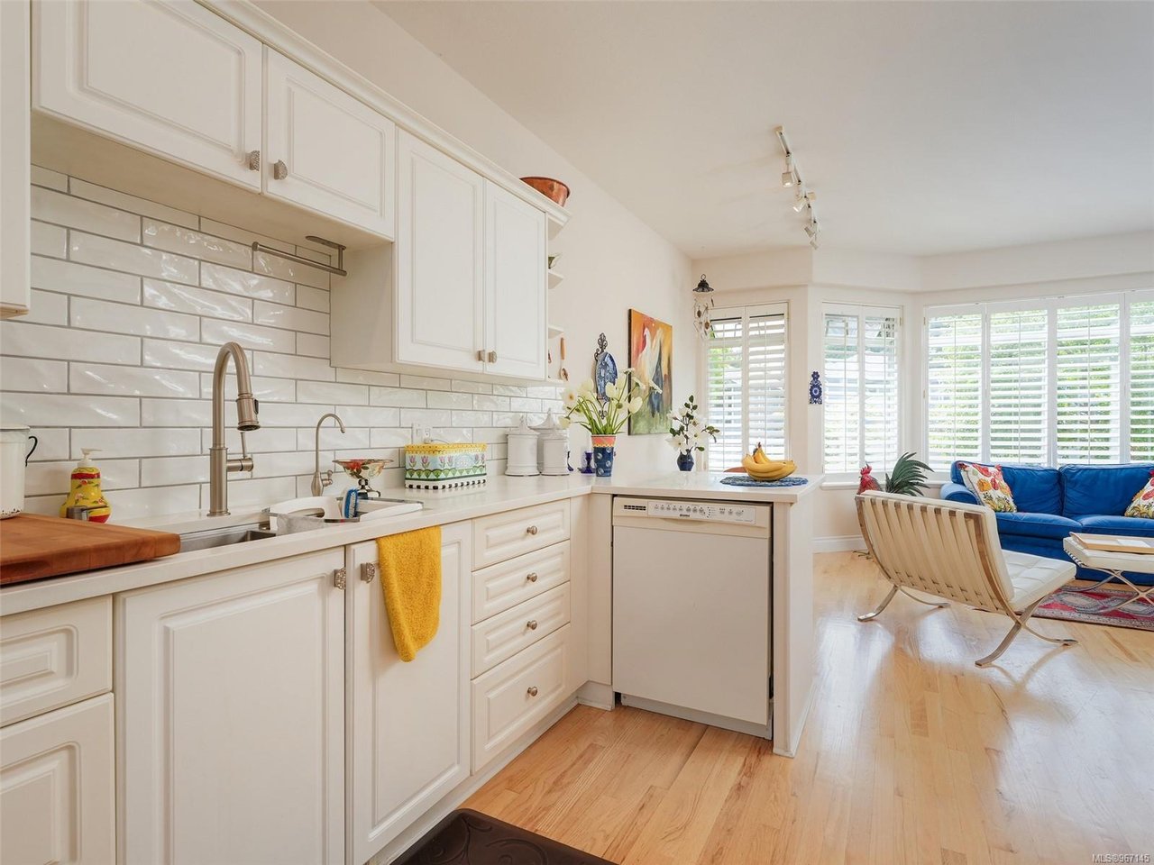 24-5187 Cordova Bay Rd