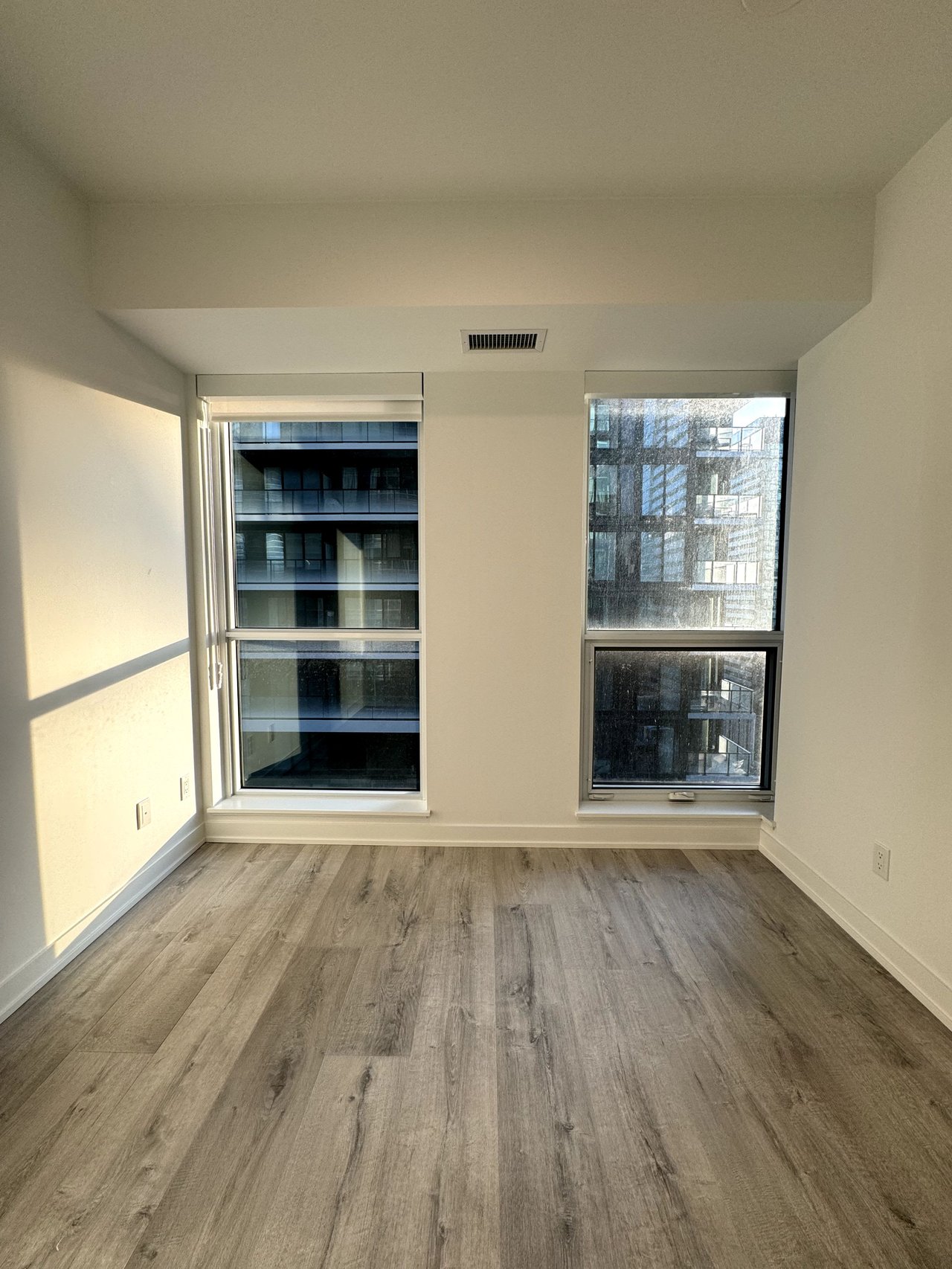 327 King St W, Unit 2005
