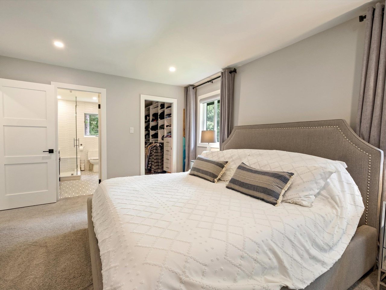 8309 Valley Dr