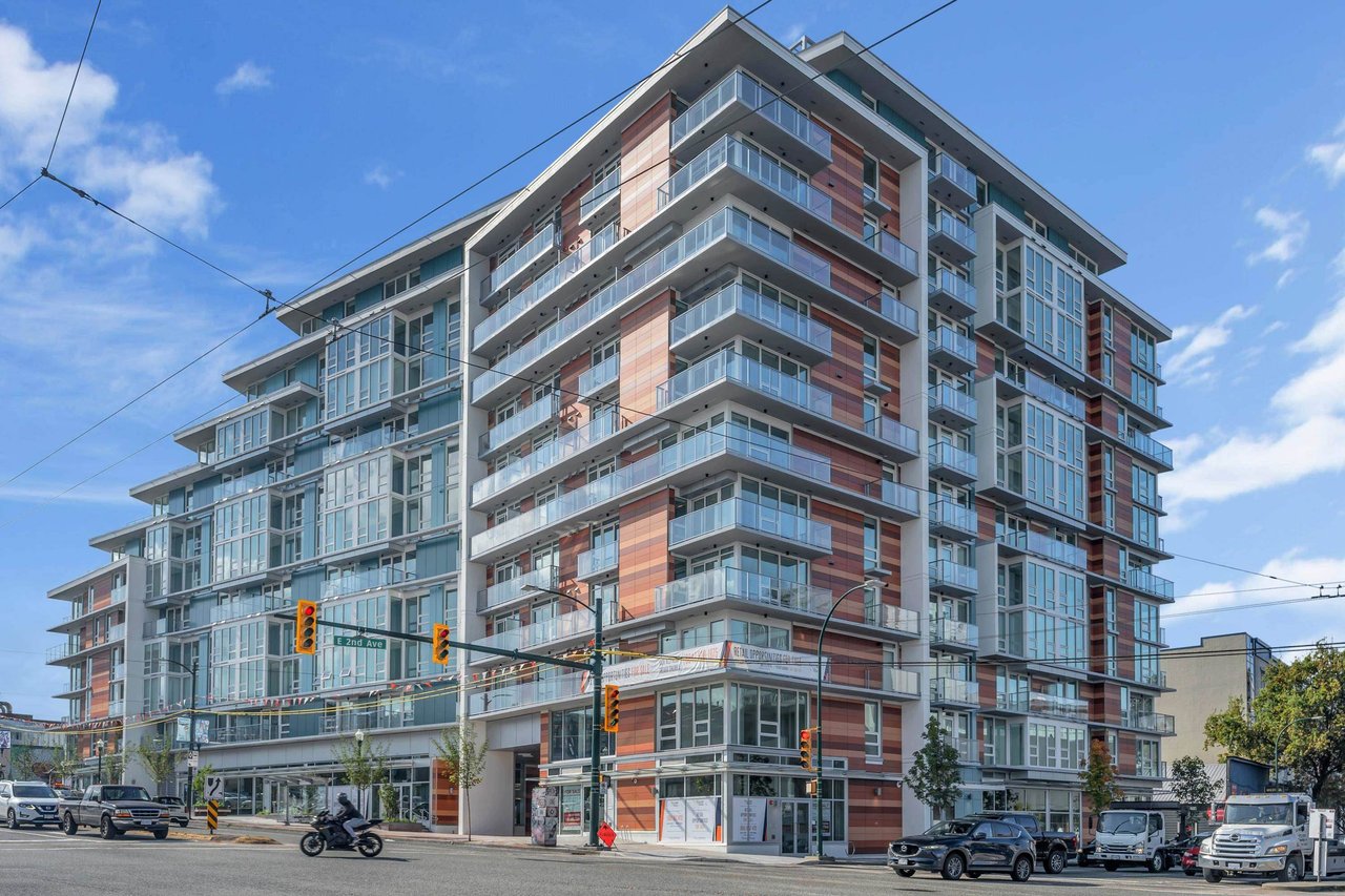 403-180 E 2nd Ave