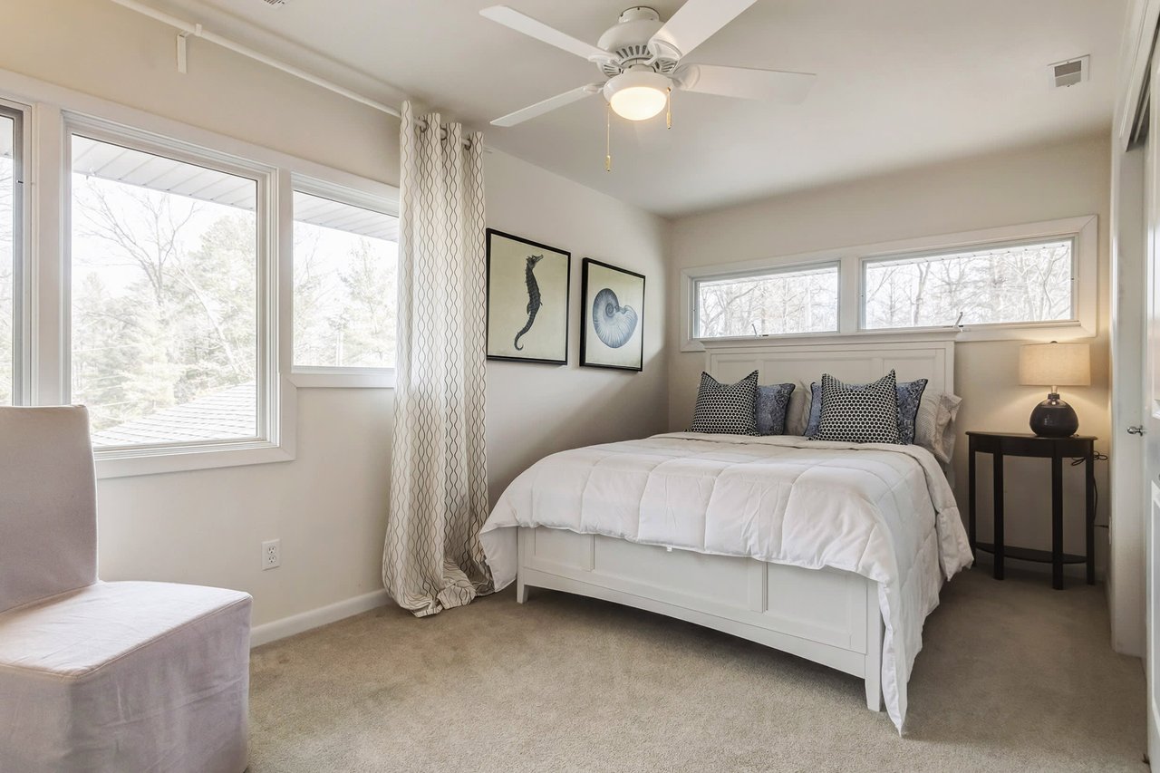 Sophisticated & Stylish in Charming Ladue