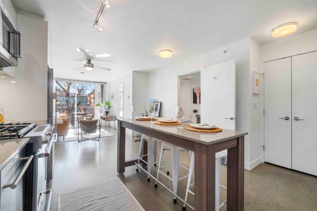 303-231 E Pender Street, Vancouver