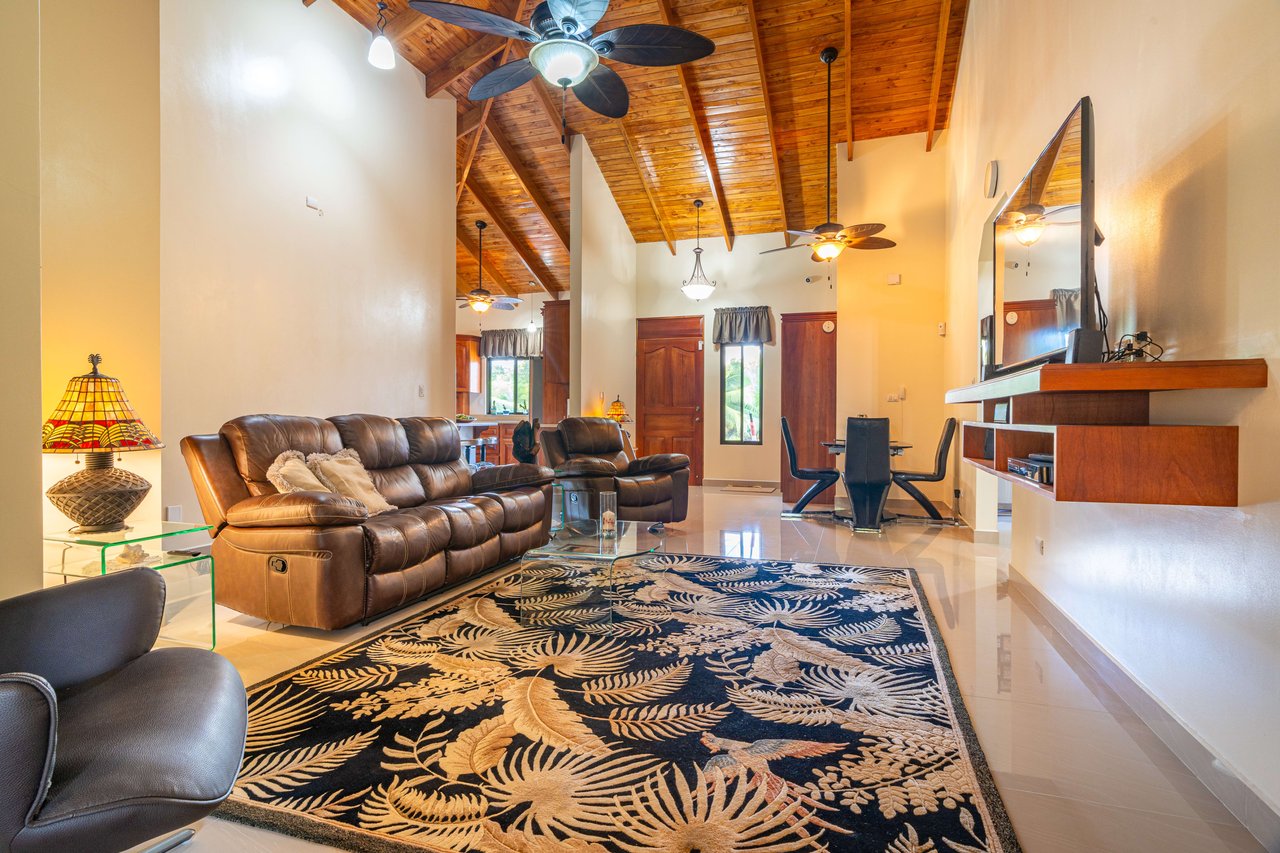 La Palma Custom Build 3 bedroom 2 bath - Prestine Condition