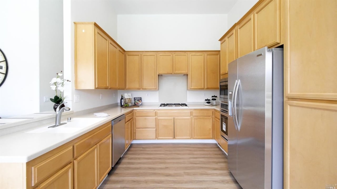 16 Pacific Dr