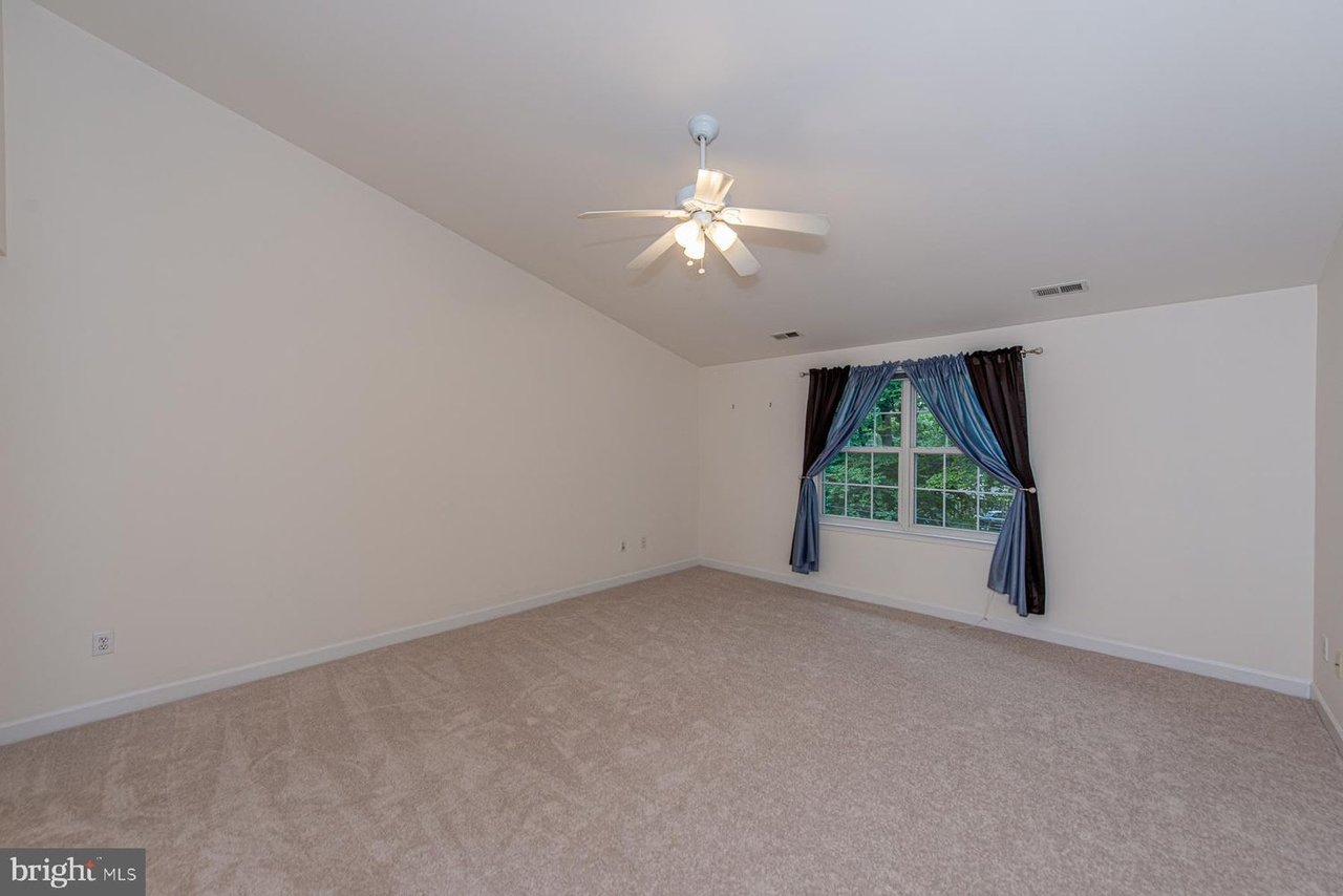 1464 Tana Ln