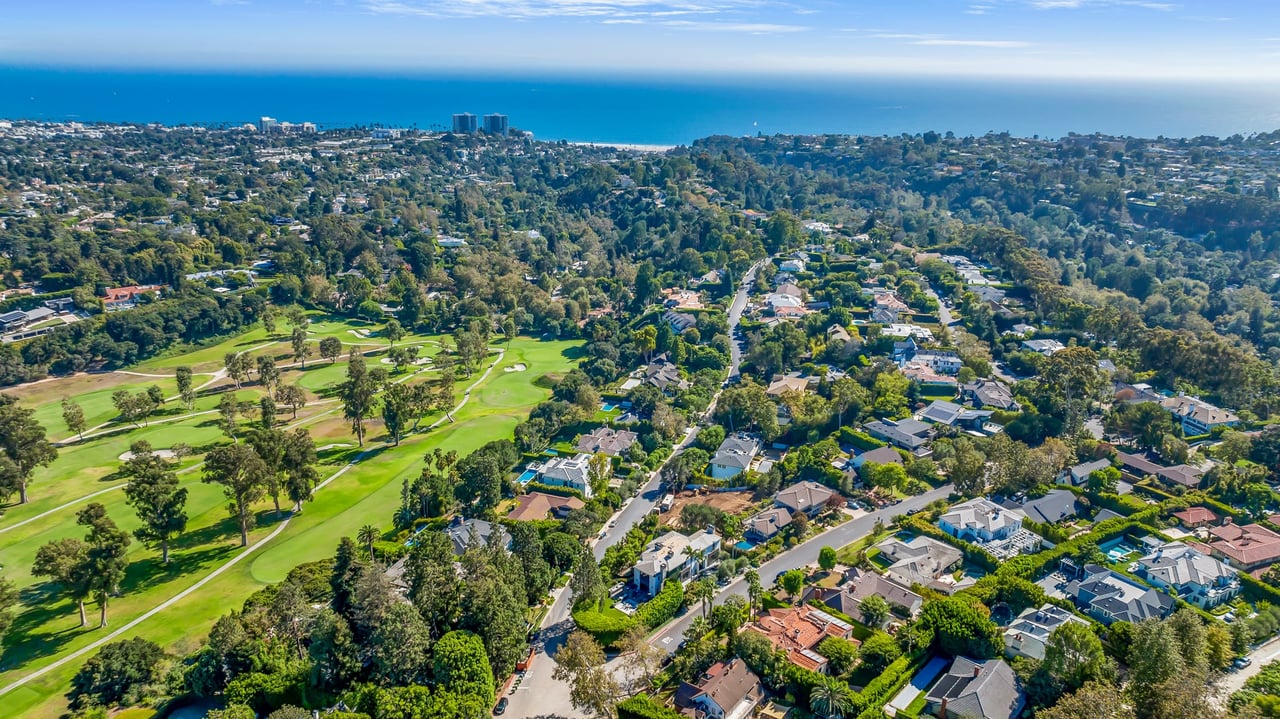 888 Toulon Dr