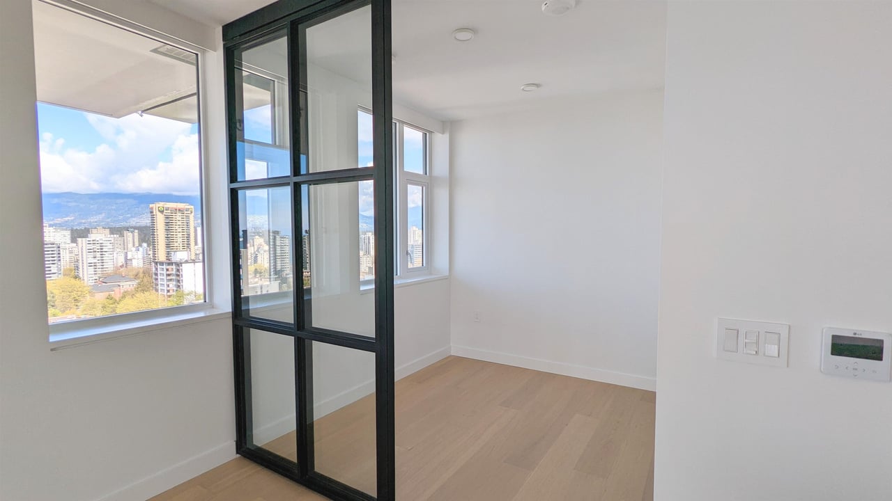 1302W-1180 Broughton St