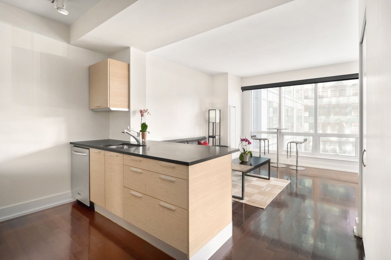 350 W 42nd St, Unit 14I