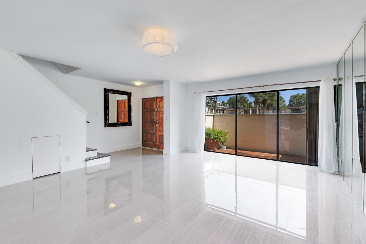 2769 NE 165 Ter North Miami Beach