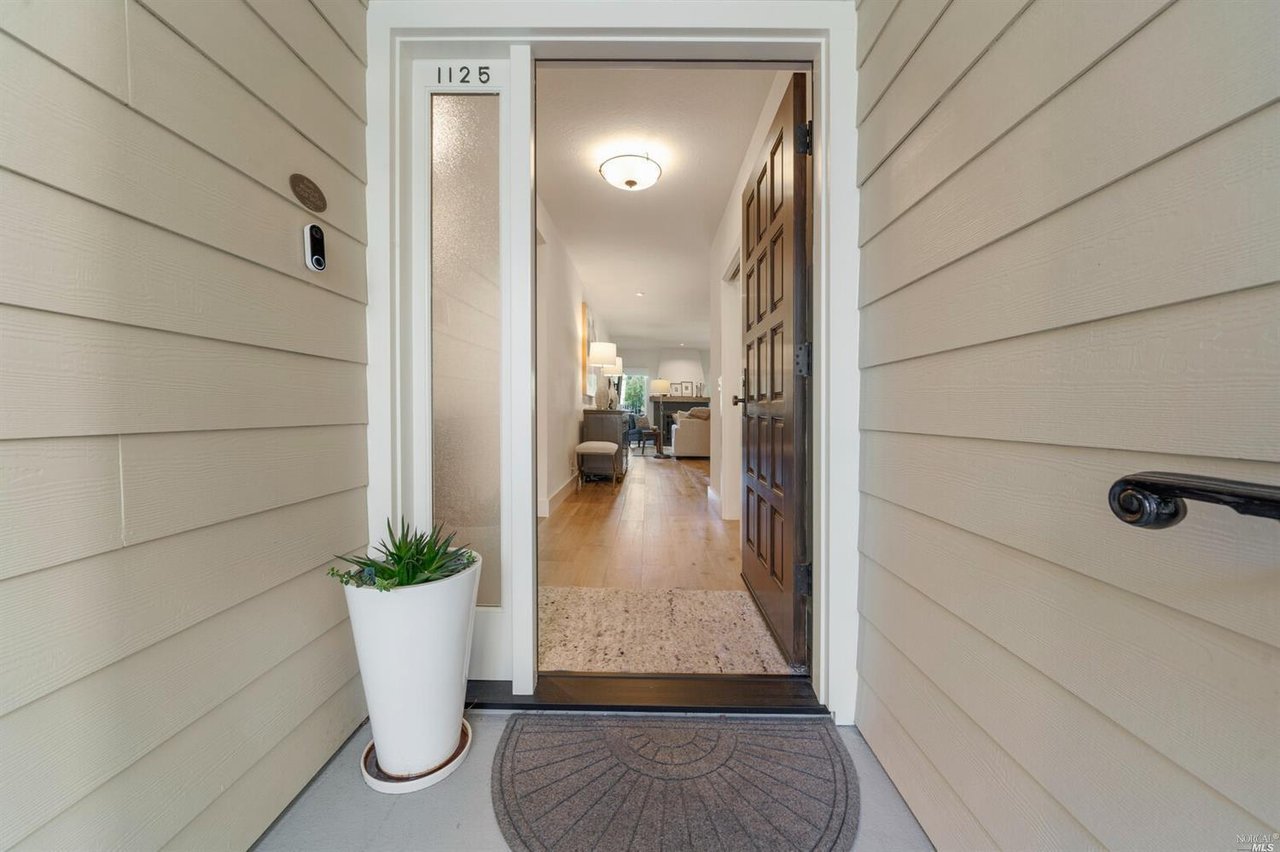 1125 S Eliseo Dr