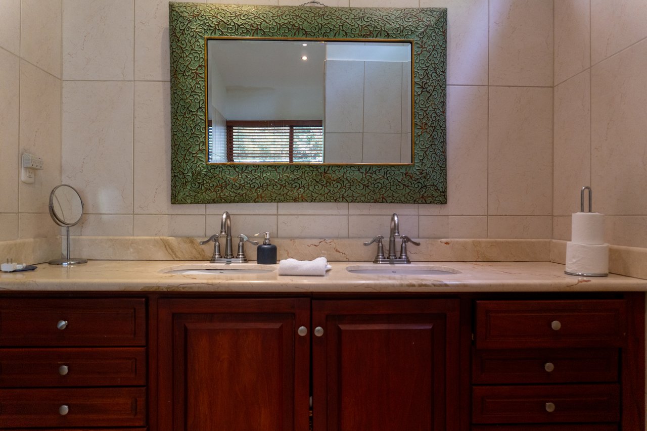 Mountain Estate With Guest Studio, Santa Ana, San Jose