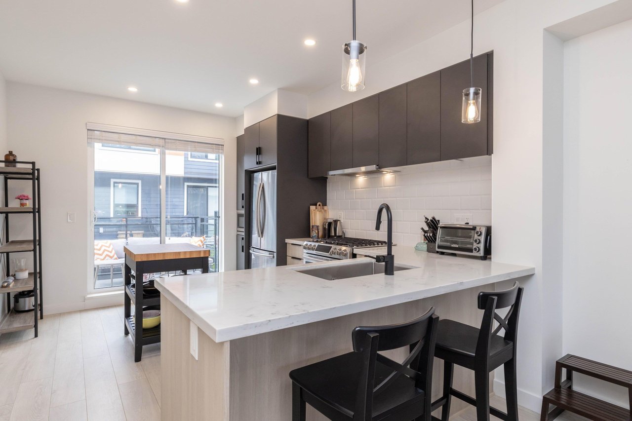 207-3105 St George St