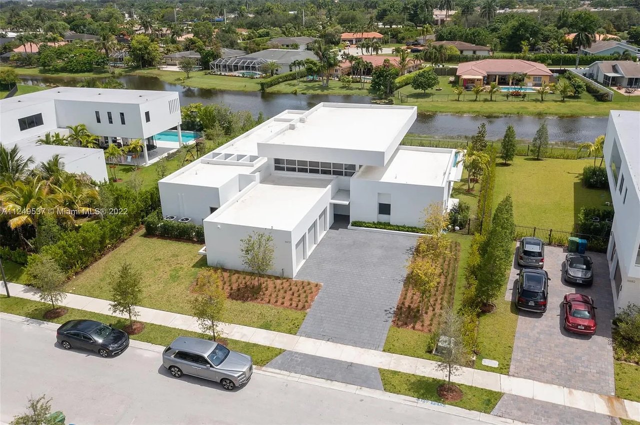 16672 S Botaniko Dr S