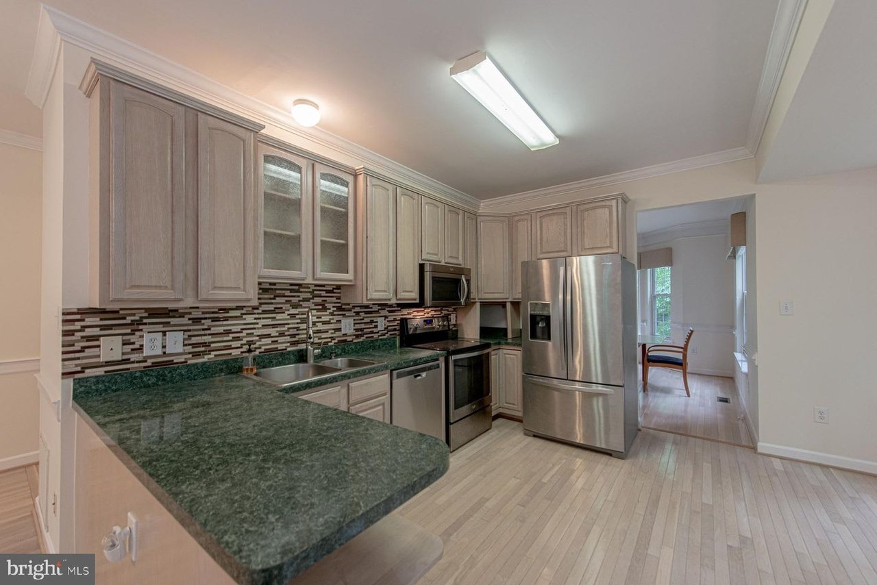 1464 Tana Ln