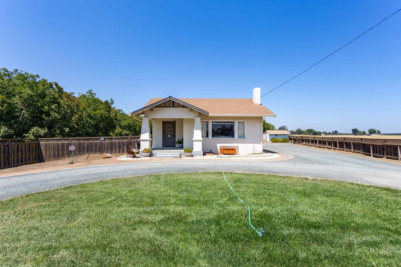 Welcome to 14460 Byron Highway: The Perfect Blend of History and Country Living
