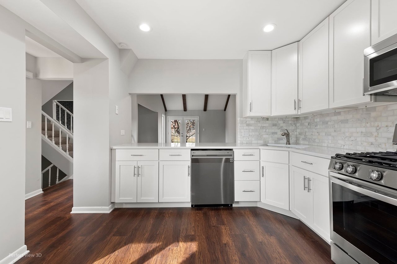 1506 Columbia Ct, Elk Grove Village, IL 60007