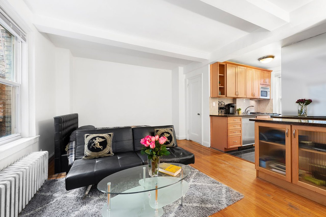 321 East 54th Street Unit: 5H