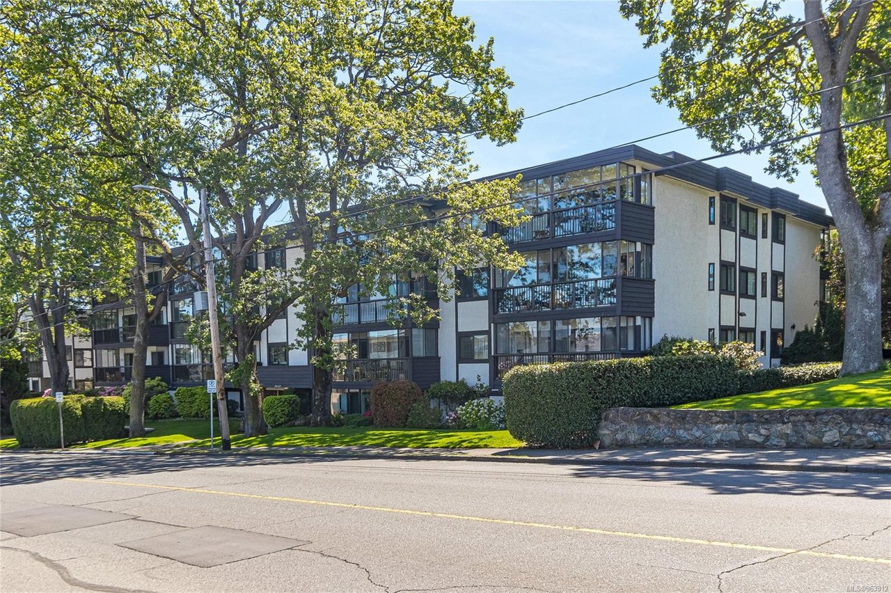 304-1665 Oak Bay Ave