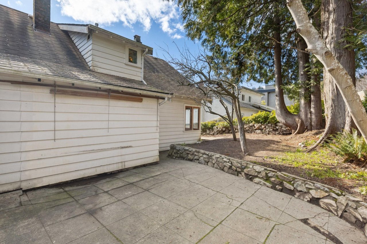 3379 Marine Dr