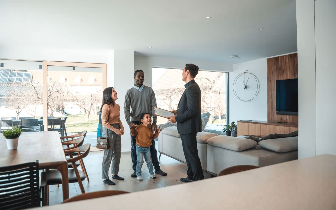 11 Red Flags Homebuyers Look for at Showings