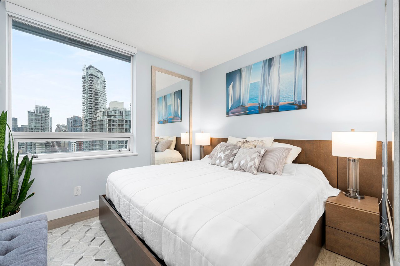 2205-638 Beach Cres