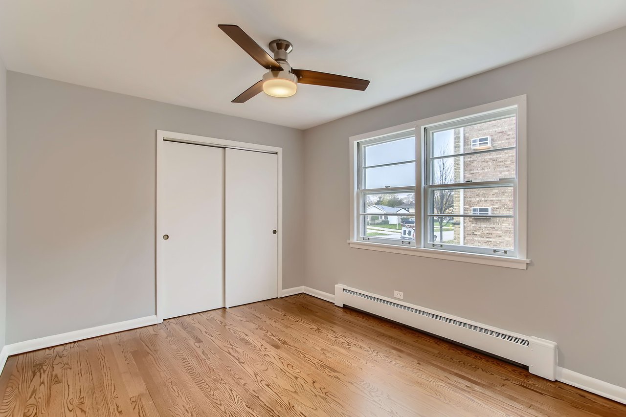 8707 N Oketo Niles, IL  60714