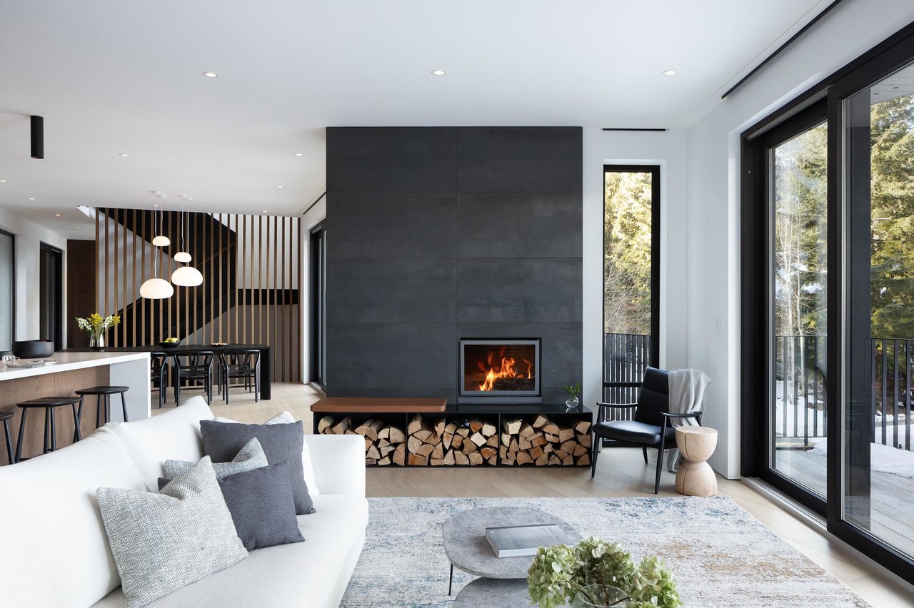 3565 Falcon Cres