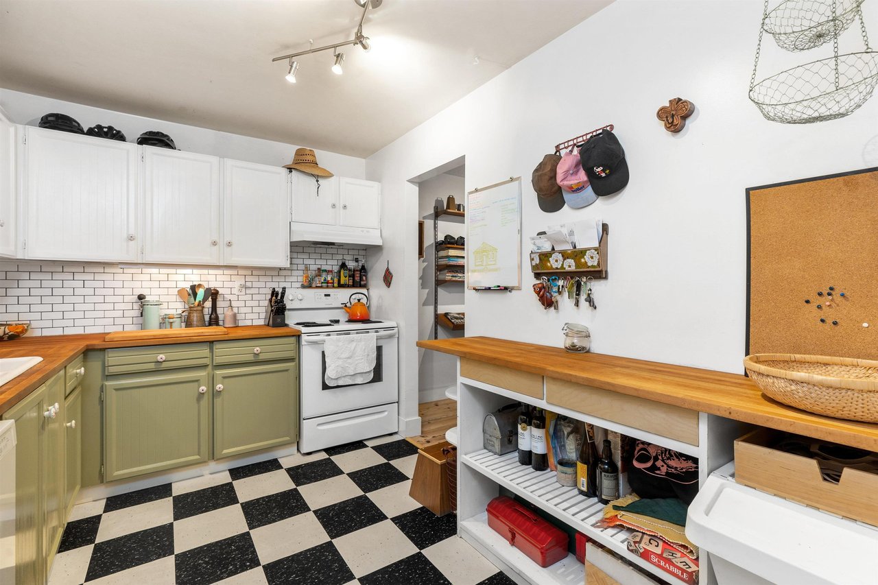 103-2320 Trinity St