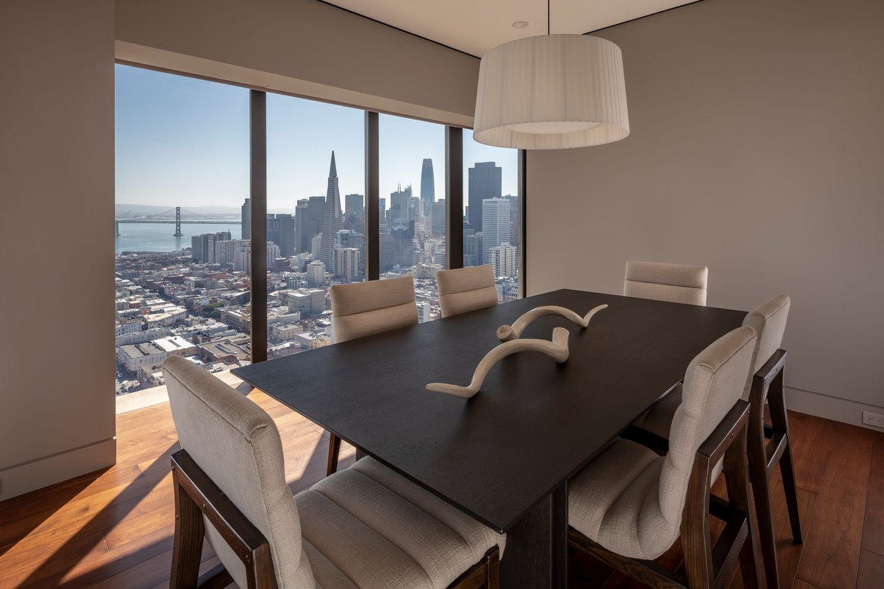 "As New" Contemporary View Apartment