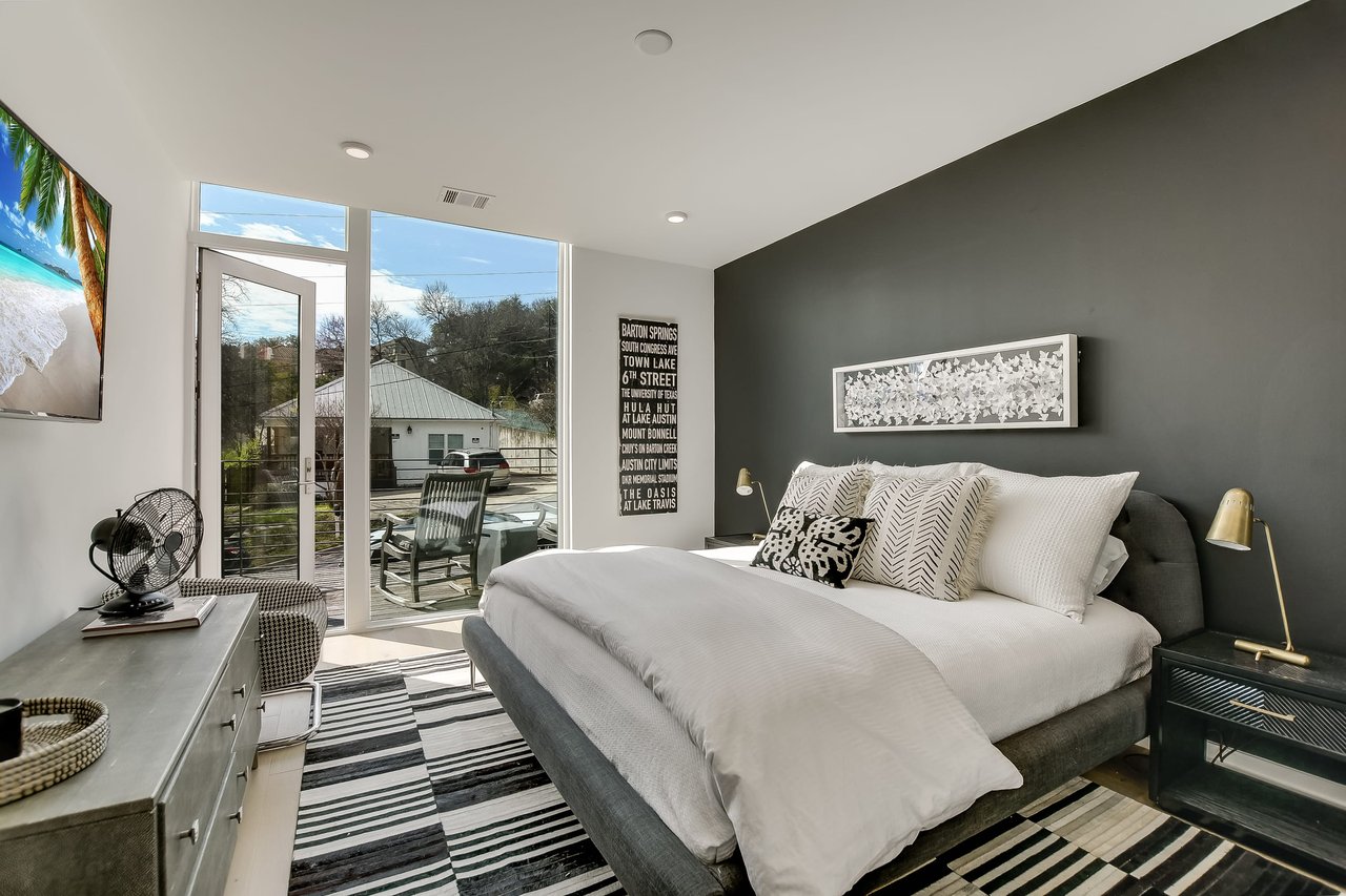 1010 W 10th