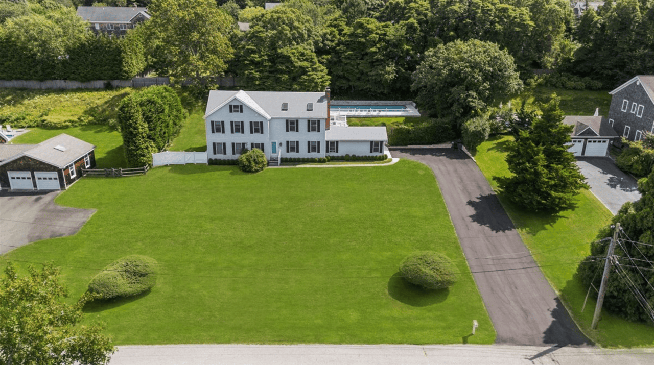 20 Underhill Drive, Southampton, NY 11968