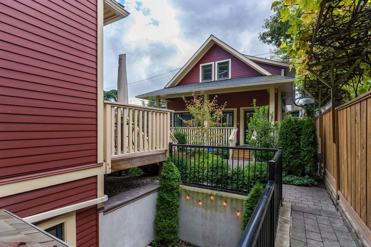 2-458 E 10th Ave
