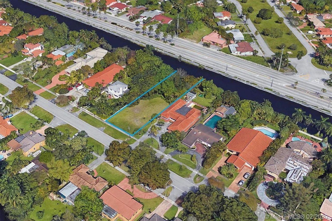 81 S ROYAL POINCIANA BLVD