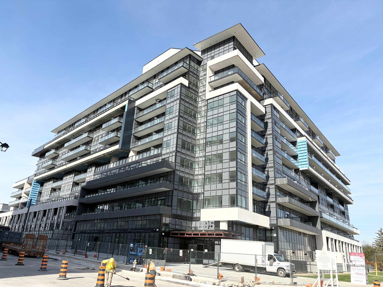 395 Dundas St W Unit: 223