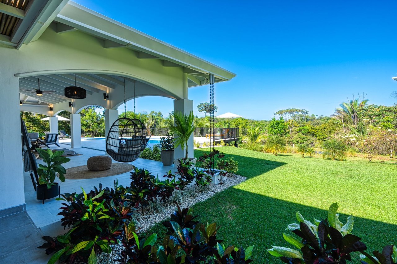 Modern Mountain Pool Home, Ojochal, Puntarenas