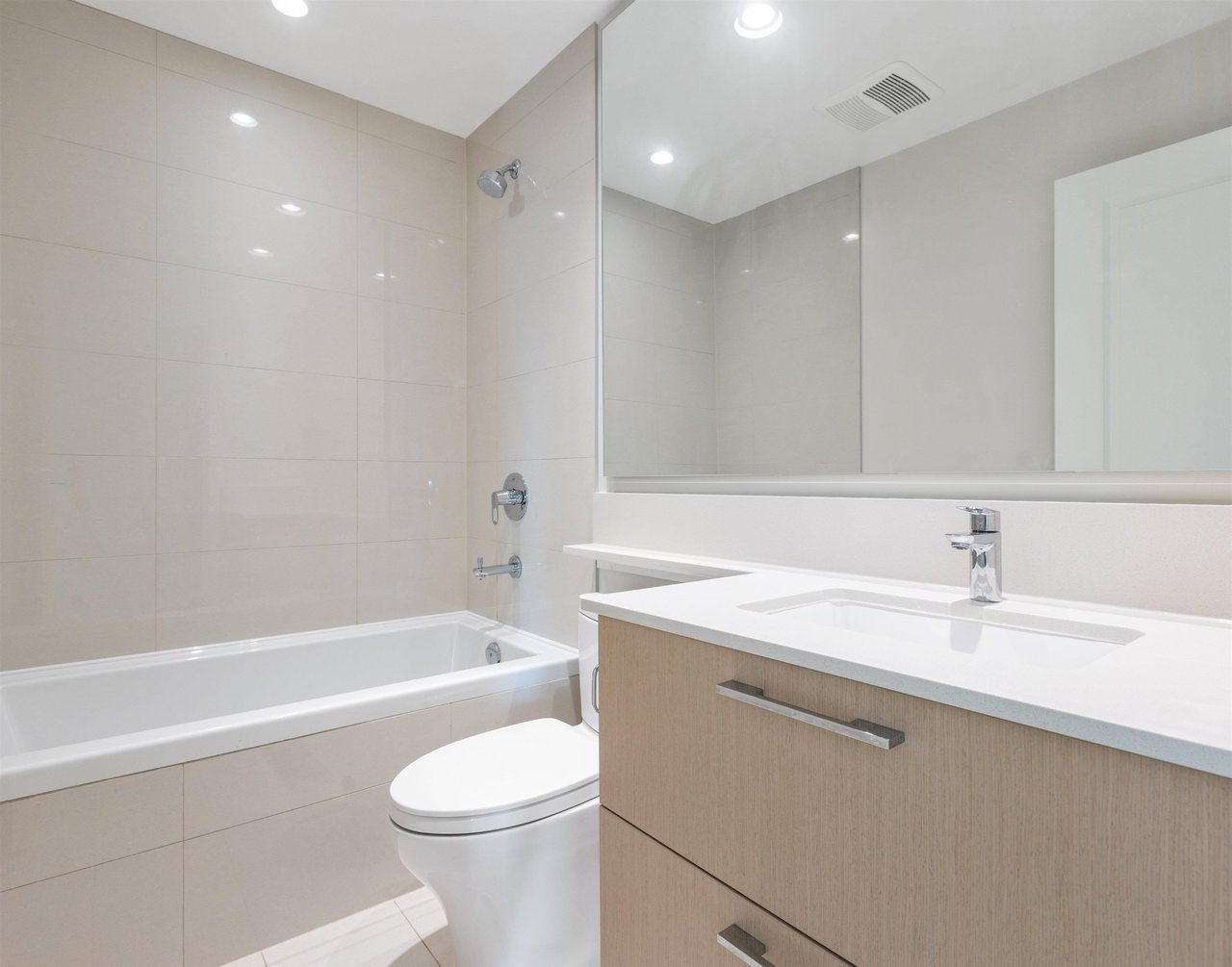 1106-3533 Ross Dr
