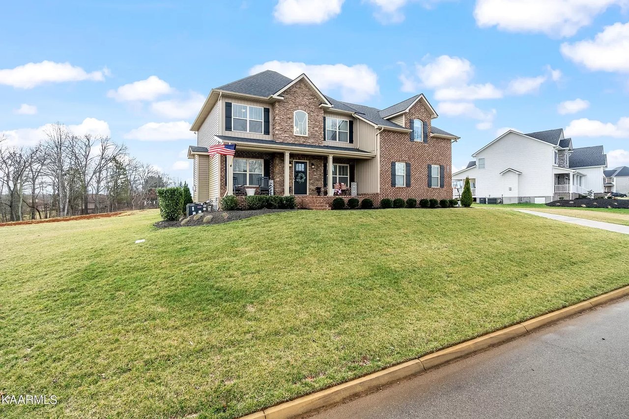 258 Bluff Shadows Ln
