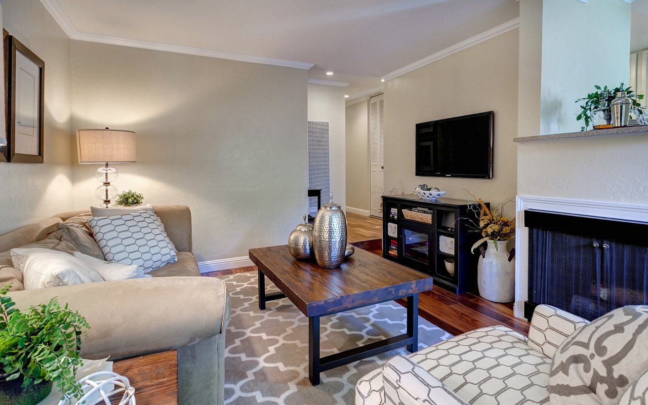 2564 Walnut Blvd, #107