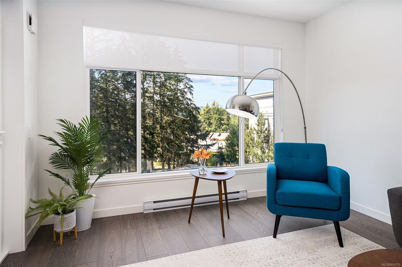 404-7162 W Saanich Rd