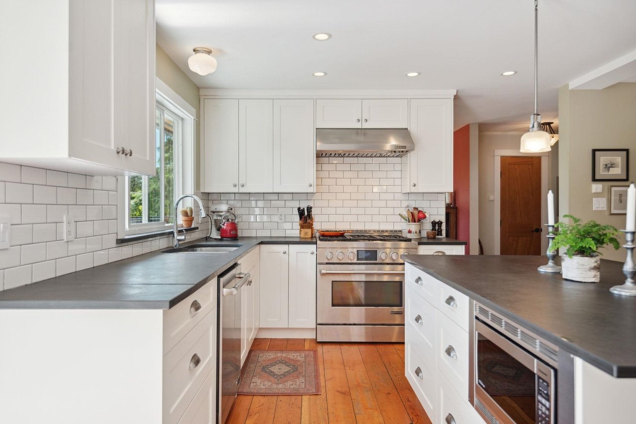 1253 Bracknell Cres