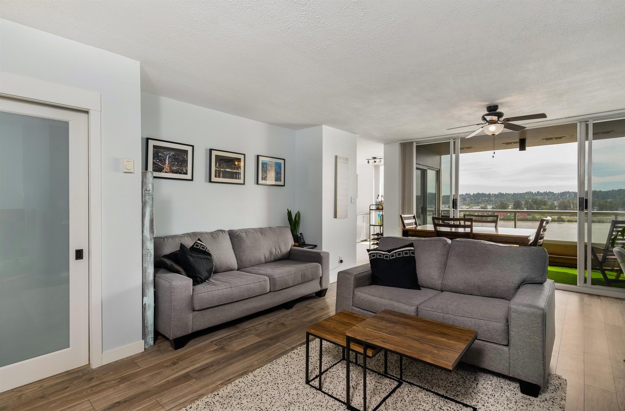 1102-1045 Quayside Dr