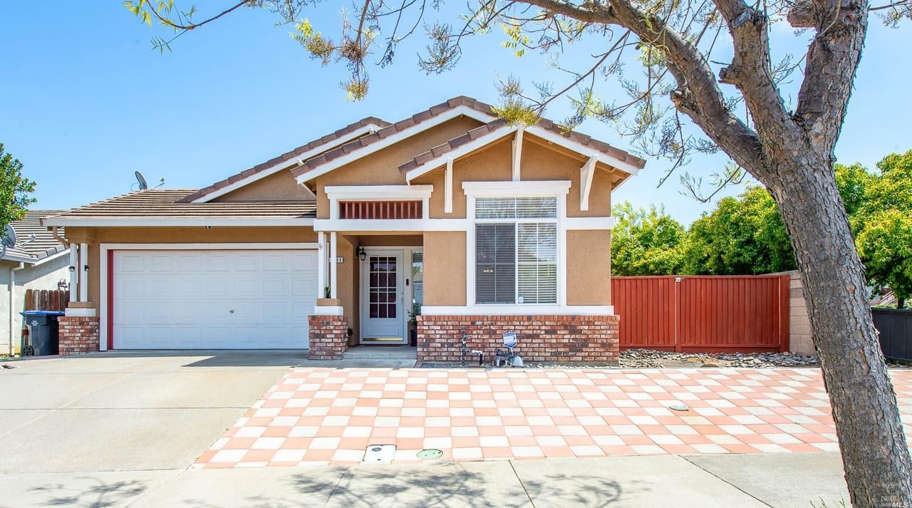 4768 Canyon Hills Dr
