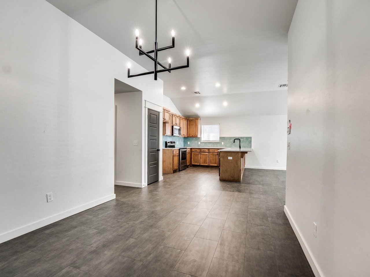 1218 Kingston Rd 