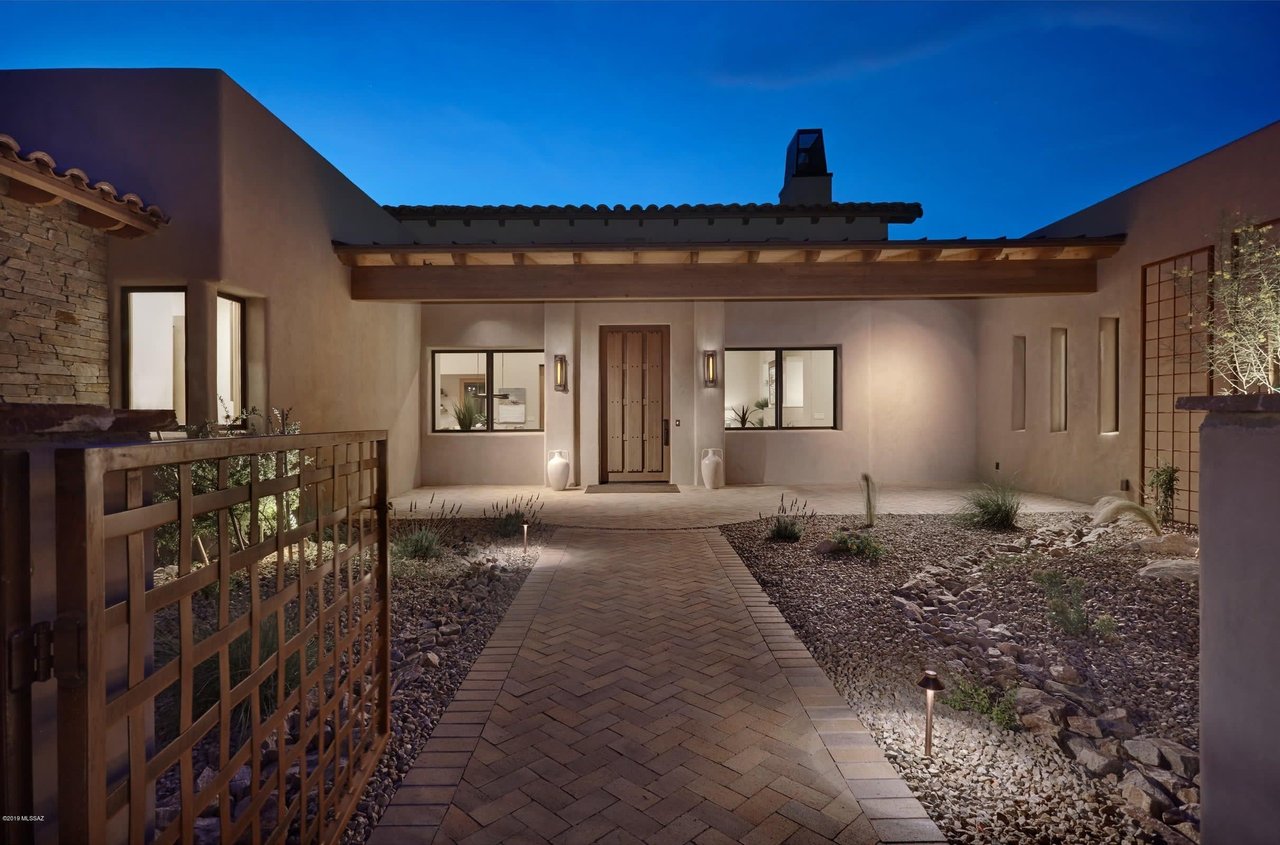 6151 W Seven Saguaros Circle