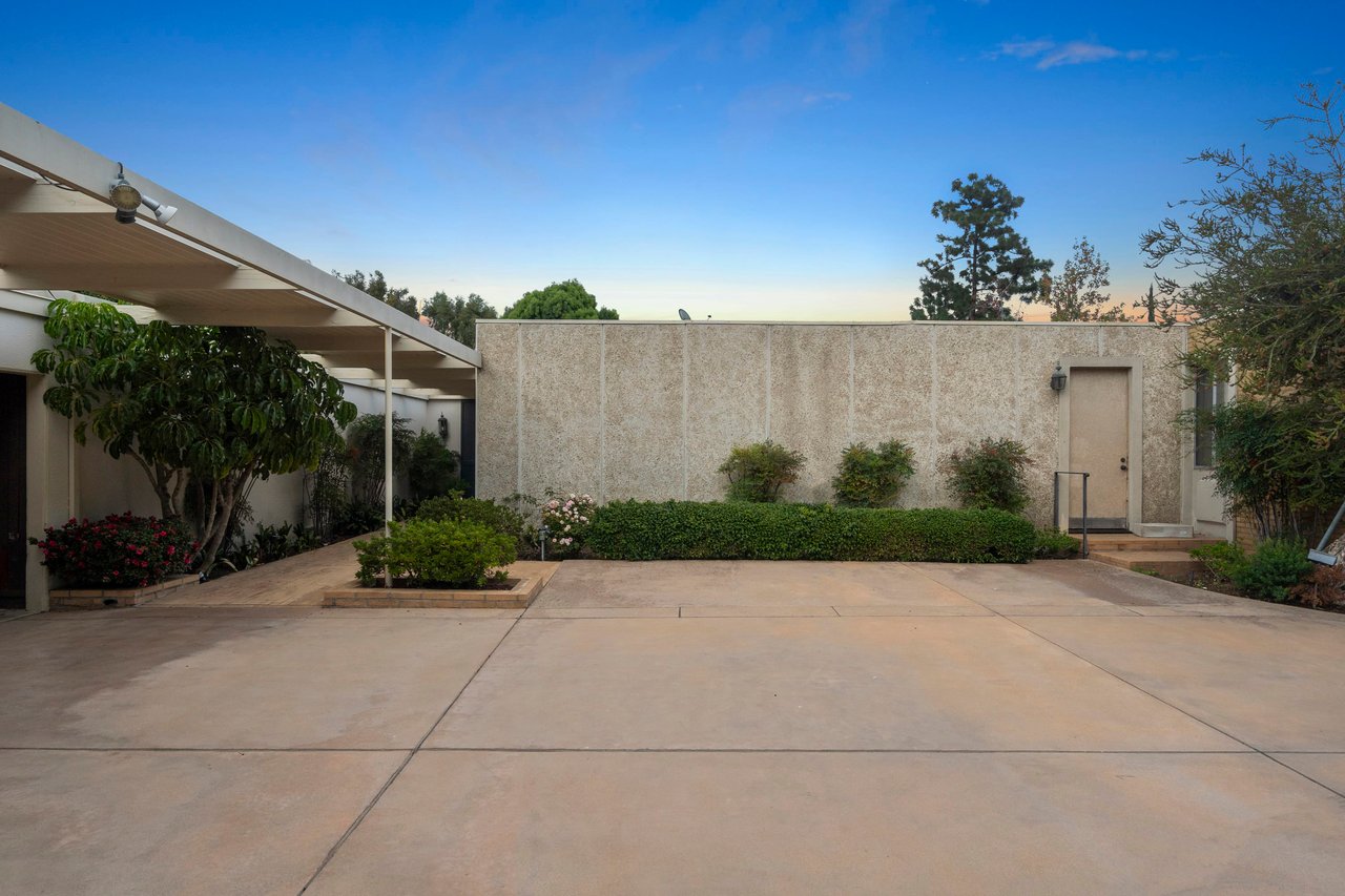 938 N Alpine Dr, Beverly Hills