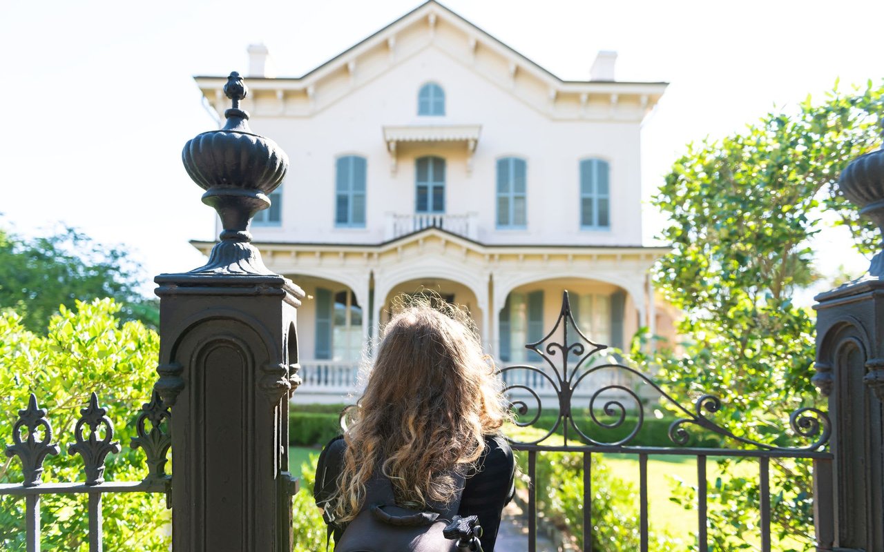 6 Things You Need to Know Before Buying a Historic Home