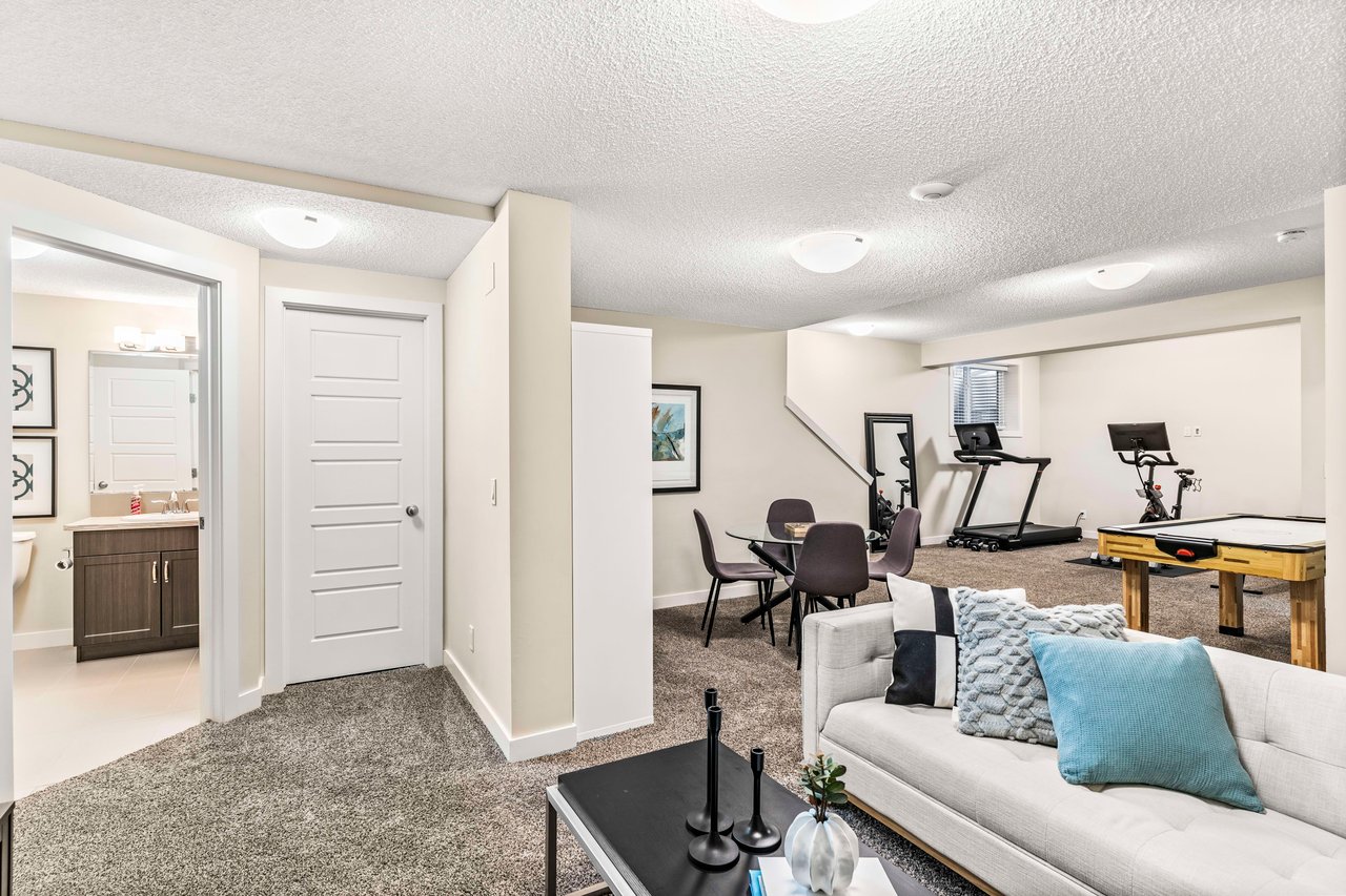 208 Mahogany Bay SE