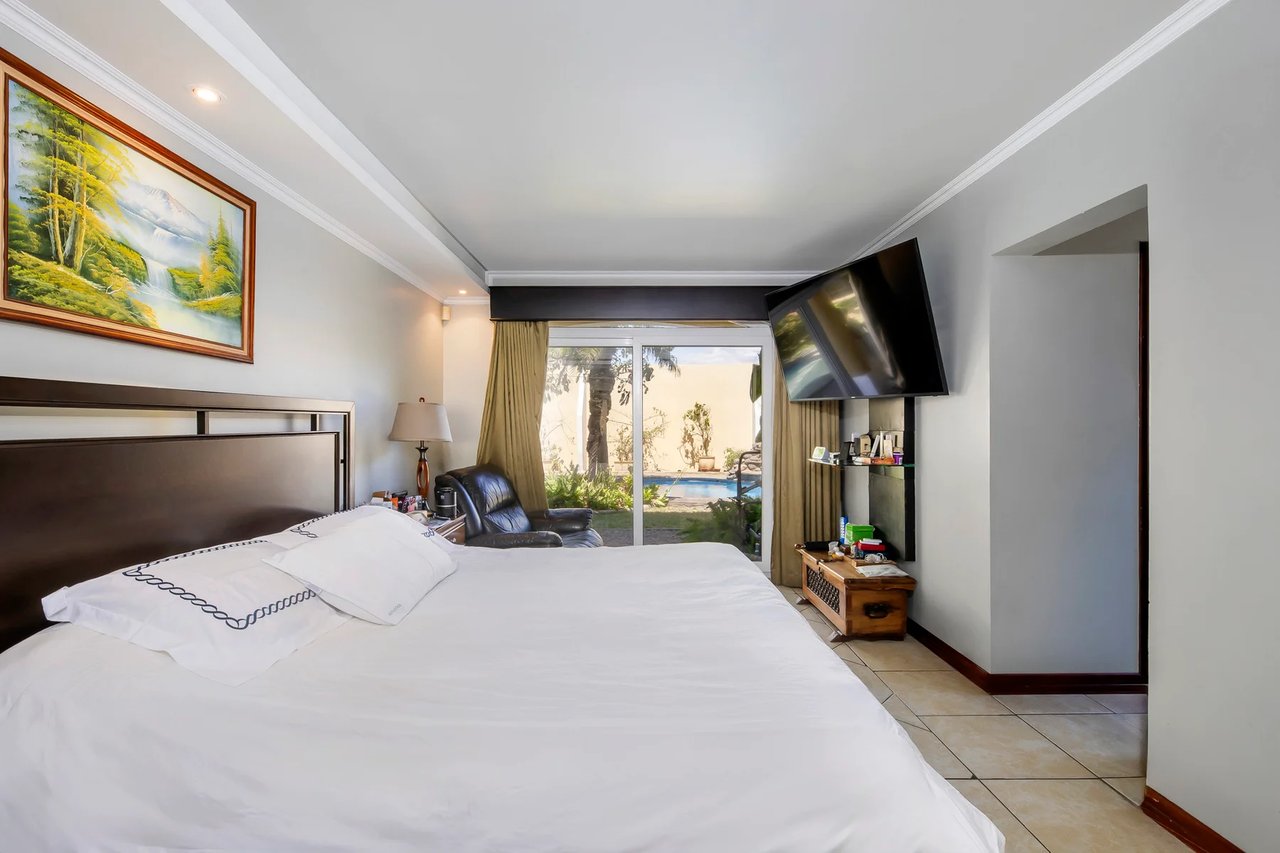 Private Pool Main Suite Residence, Santa Ana, San Jose
