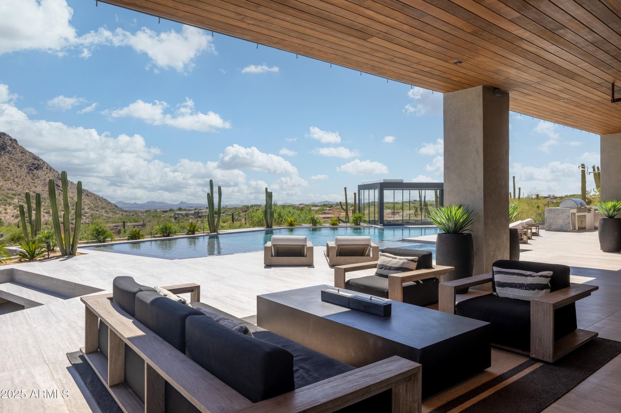 10315 E Calle De Las Brisas